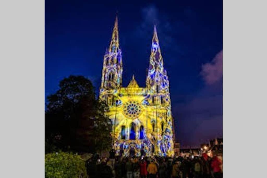 Chartres Coeur De Ville, Beau 2 Pieces Chaleureux Et Lumineux,Parking Et Wifi ! Luaran gambar